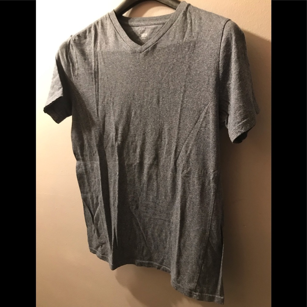 2  Mossimo V neck T shirt! Preowned in excellent condition